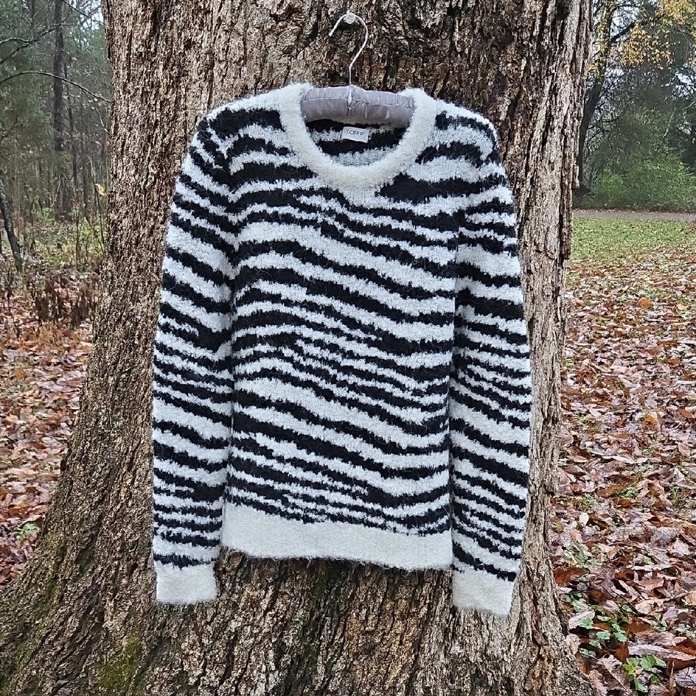 J CREW. Wool/Alpaca Blend Black & White  Sweater. Ladies Size S. Like New!